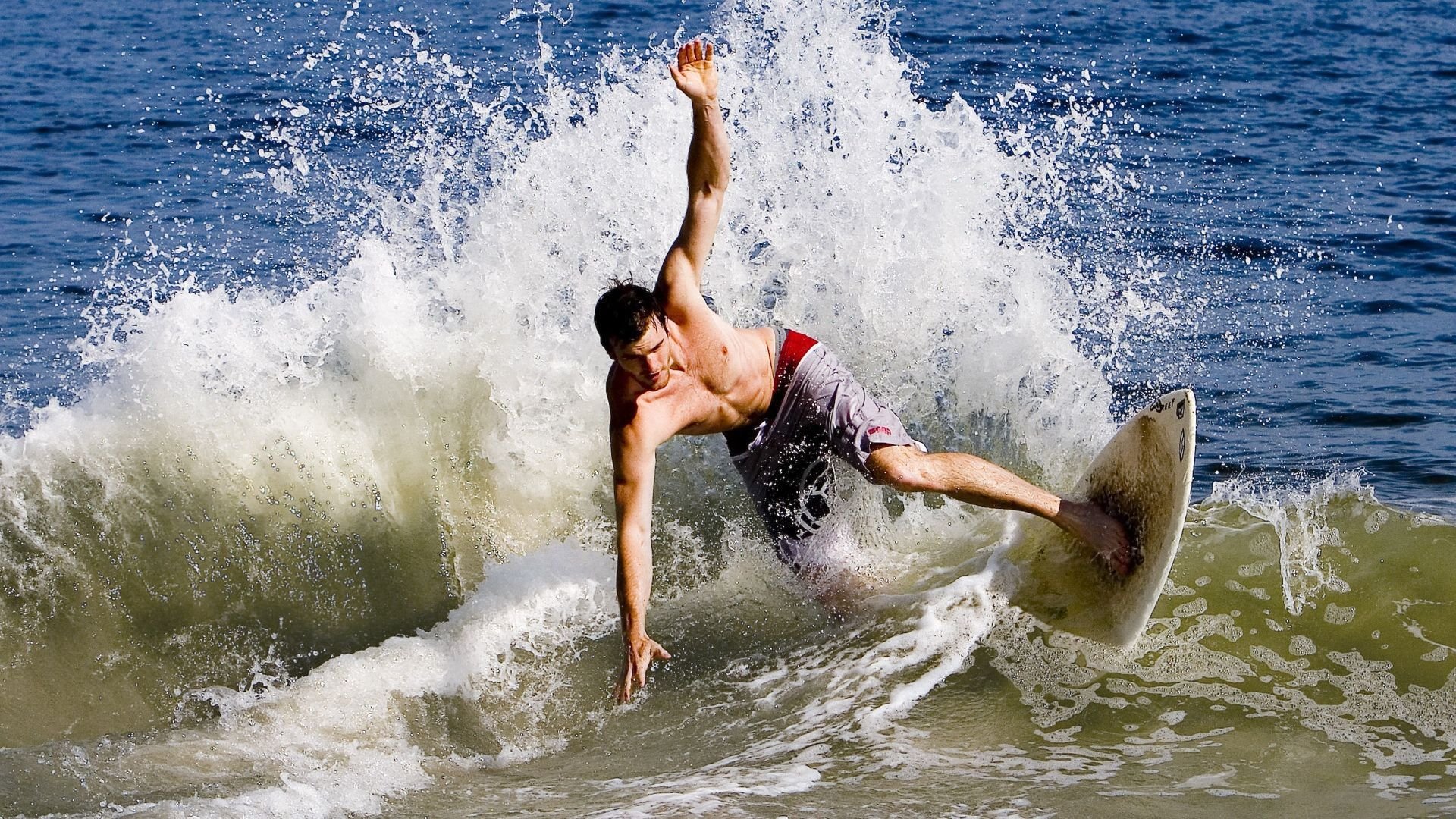 自由泳滑行技术优化显著提升速度，自由泳滑手动作